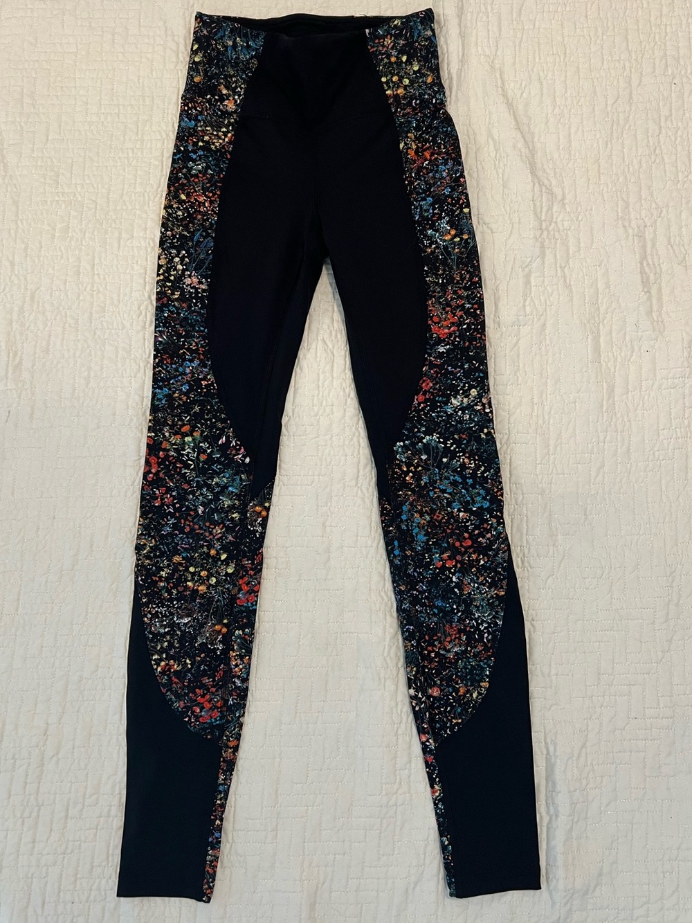 Lululemon Leggings Black & Multicolor Floral Pattern Size 4